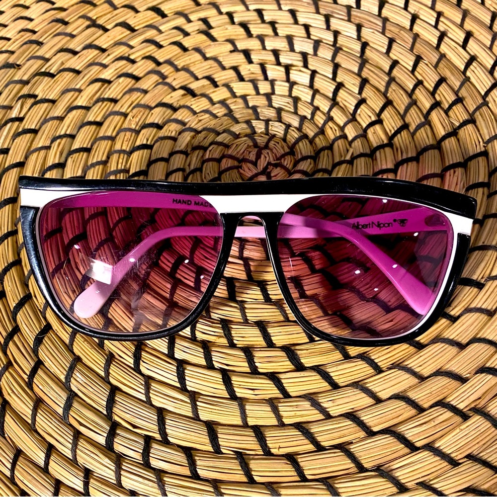 Albert Nipón Black and White Wave Vintage Sunglasses